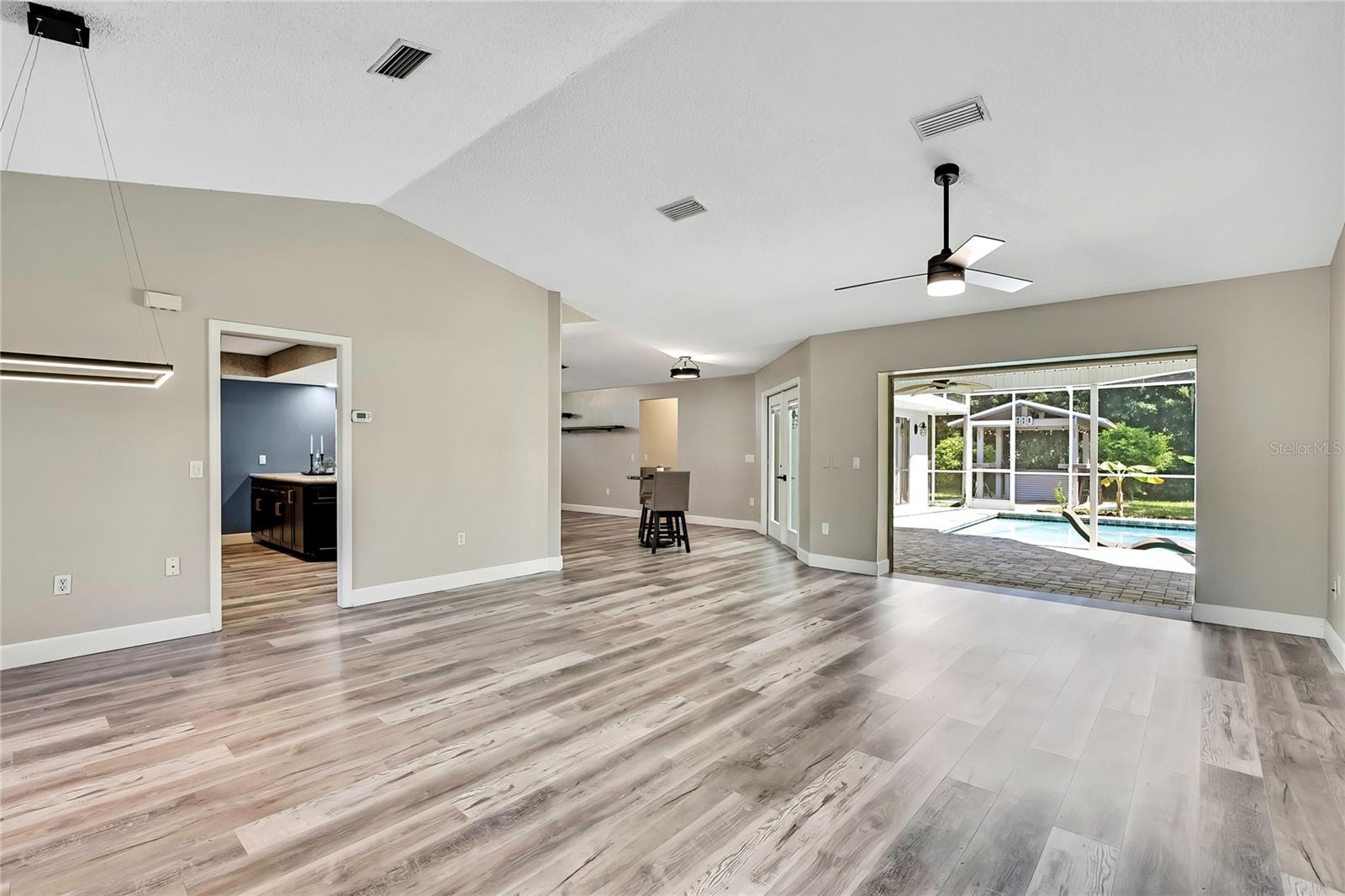 Image 4 of 72 For 13295 Don Loop