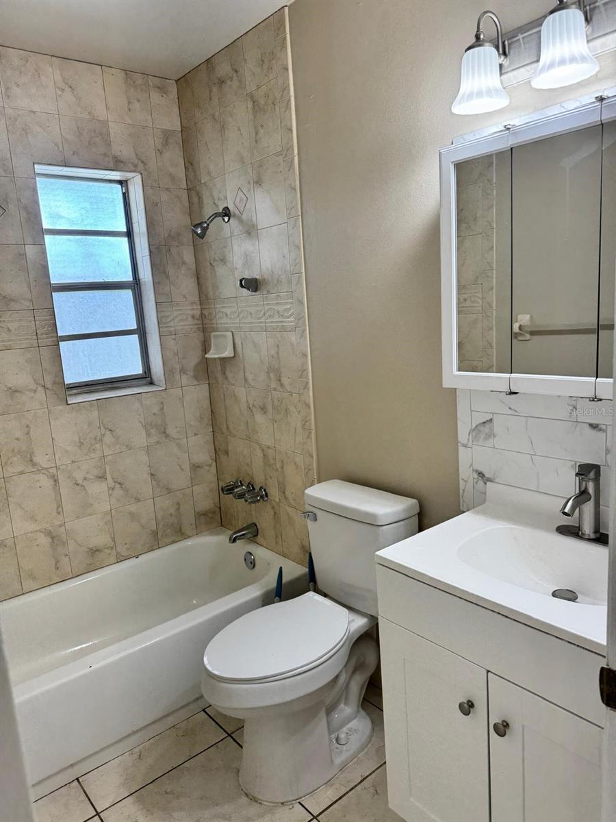 Listing photo id 8 for 7103 Fireside Street