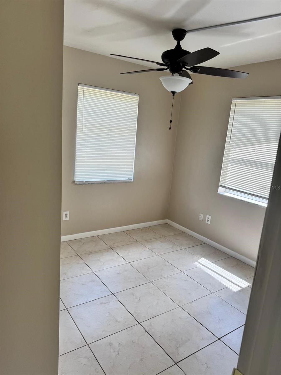 Listing photo id 9 for 7103 Fireside Street