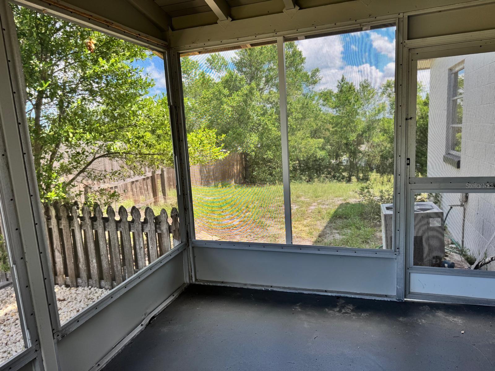 Listing photo id 13 for 7103 Fireside Street