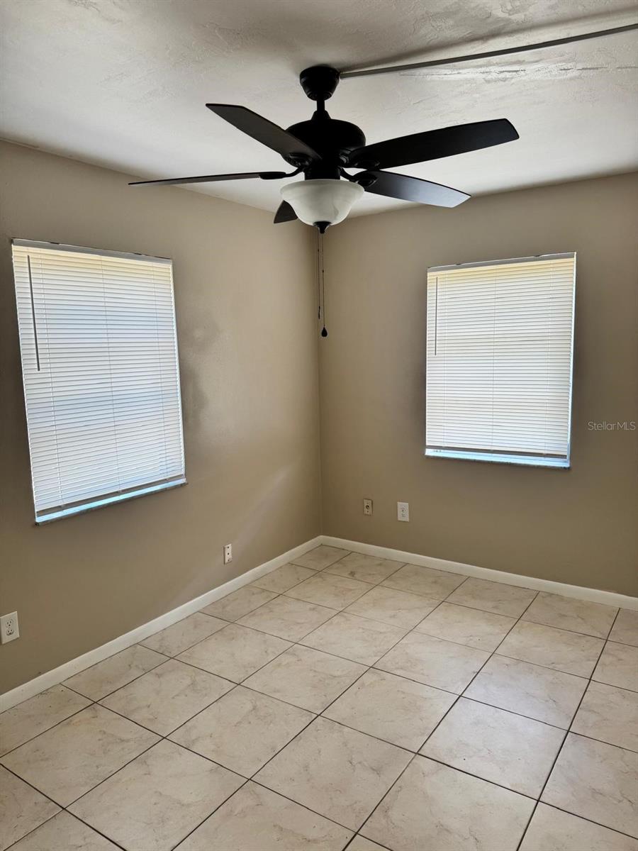 Listing photo id 5 for 7103 Fireside Street