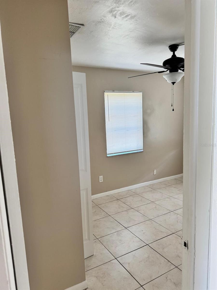 Listing photo id 7 for 7103 Fireside Street