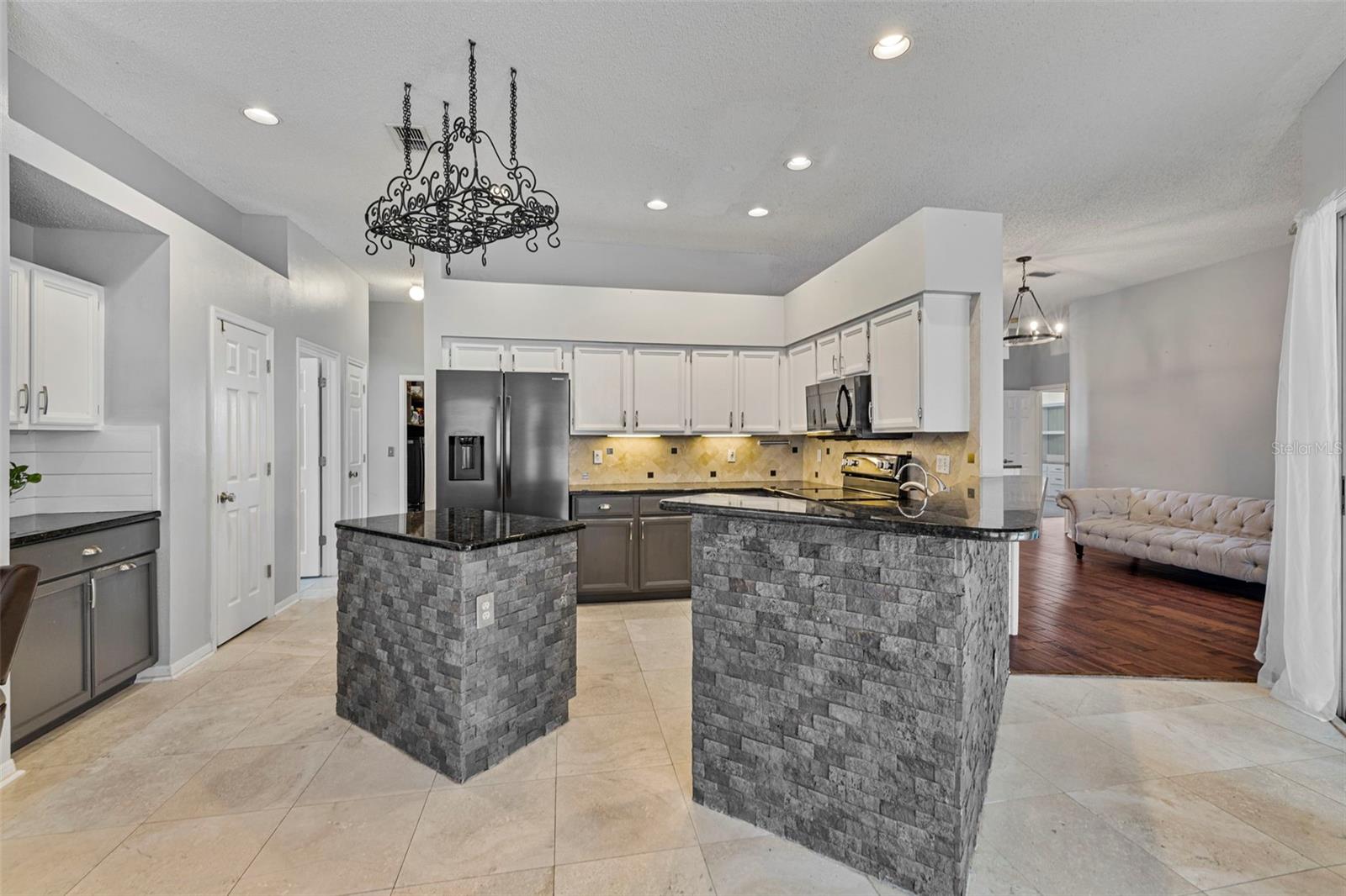 Image 11 of 44 For 28707 Raleigh Place