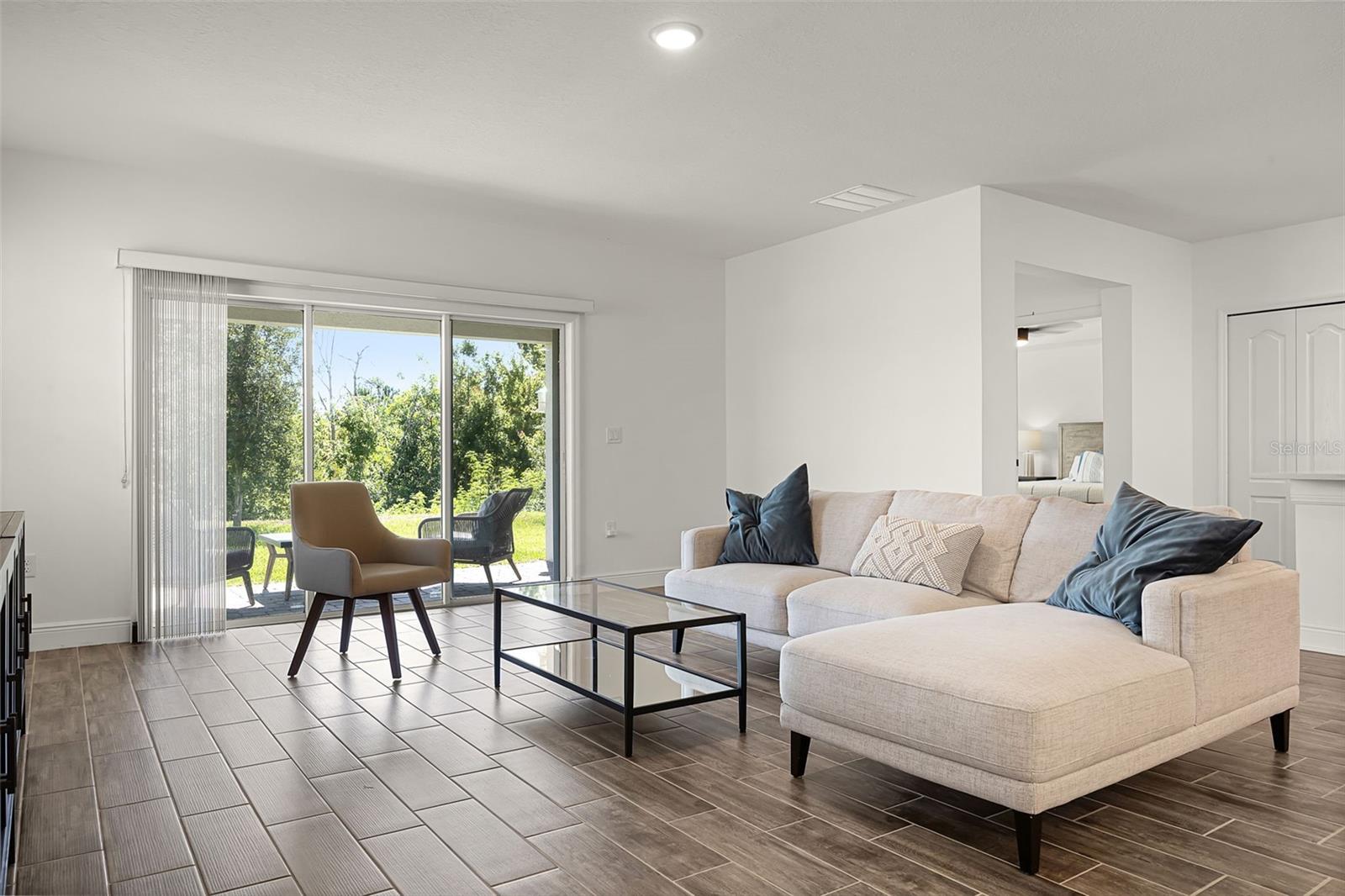 Image 16 of 73 For 1111 Oak Bluff Drive