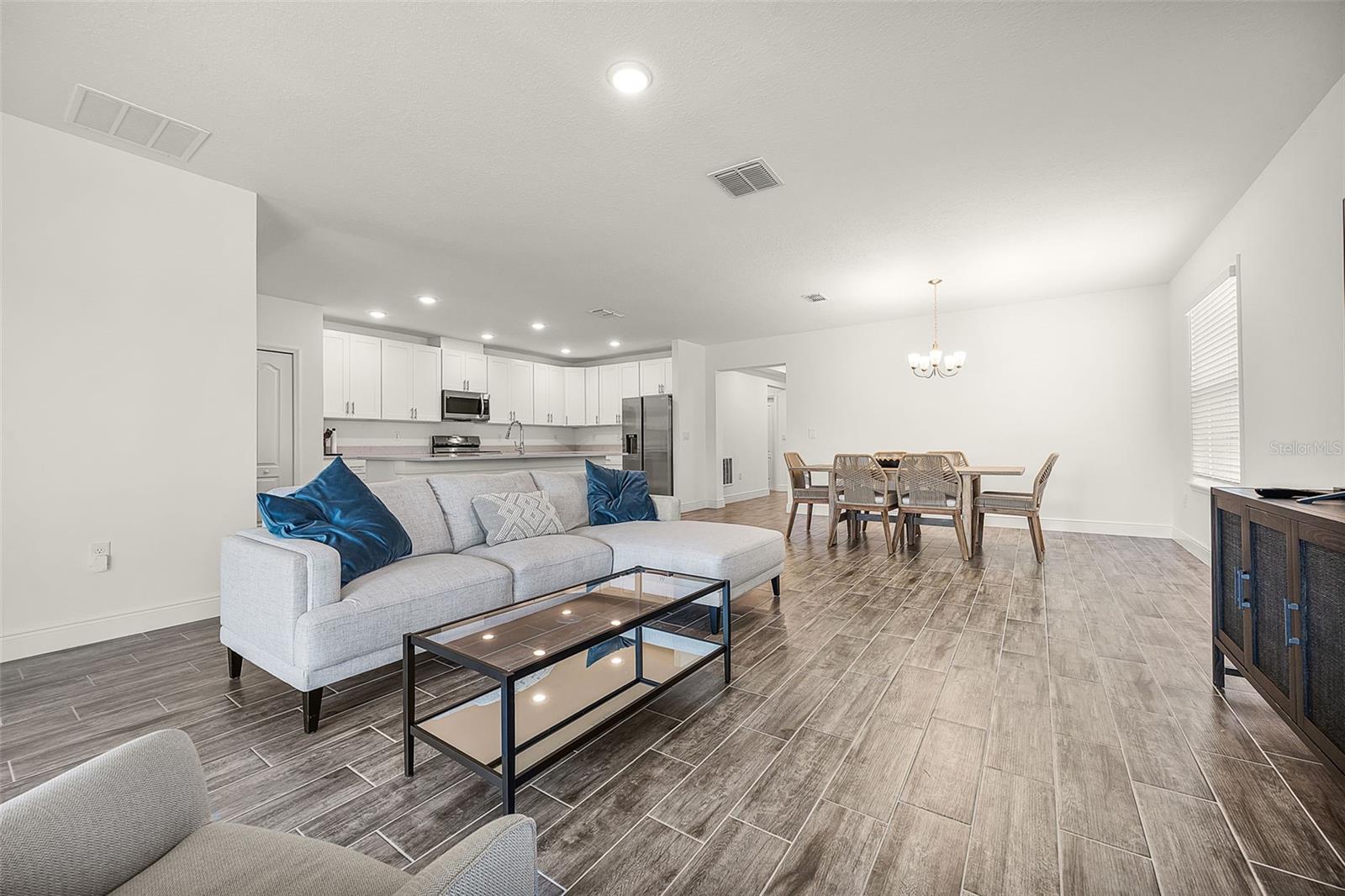 Image 17 of 73 For 1111 Oak Bluff Drive