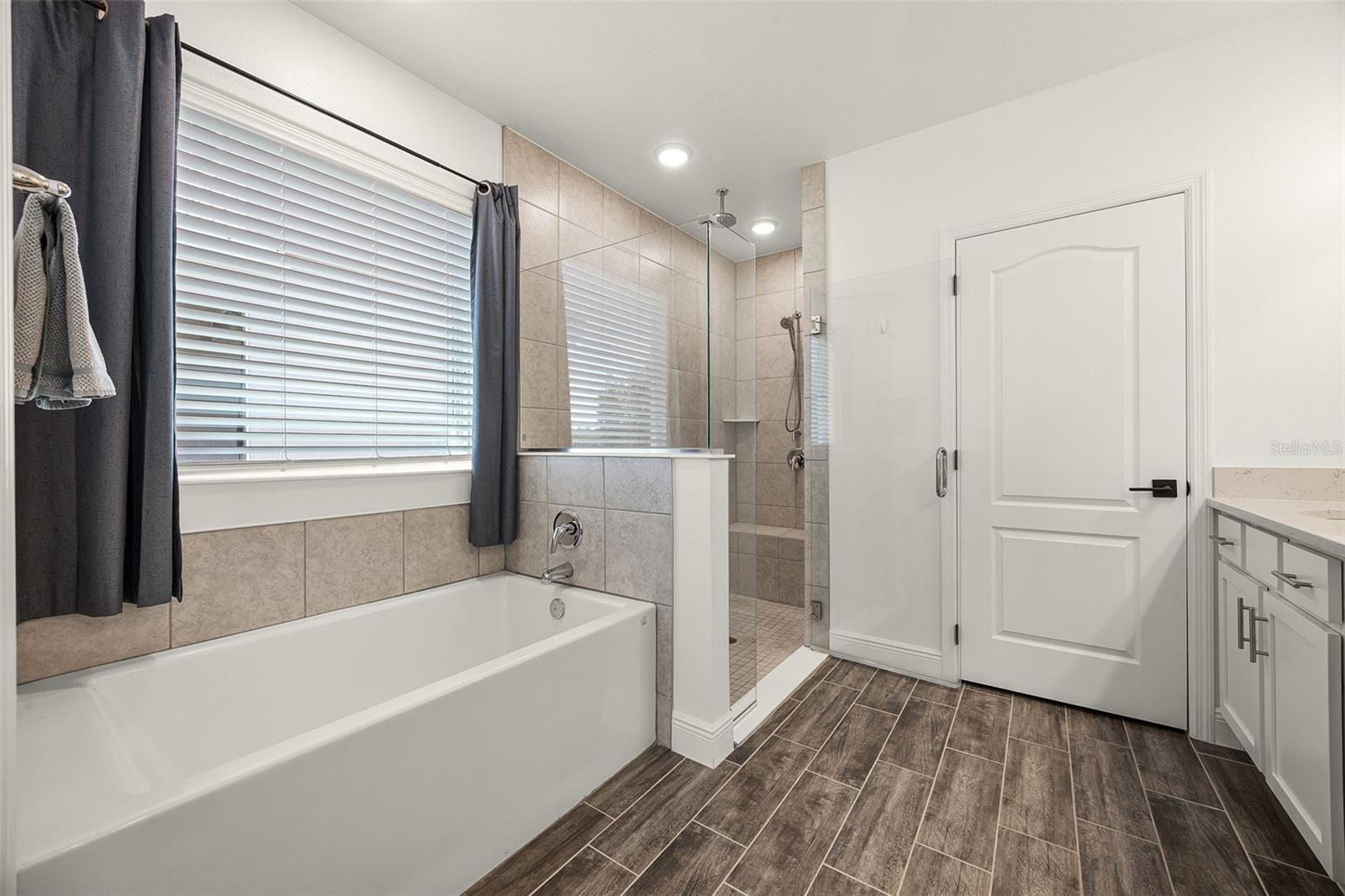 Image 40 of 73 For 1111 Oak Bluff Drive