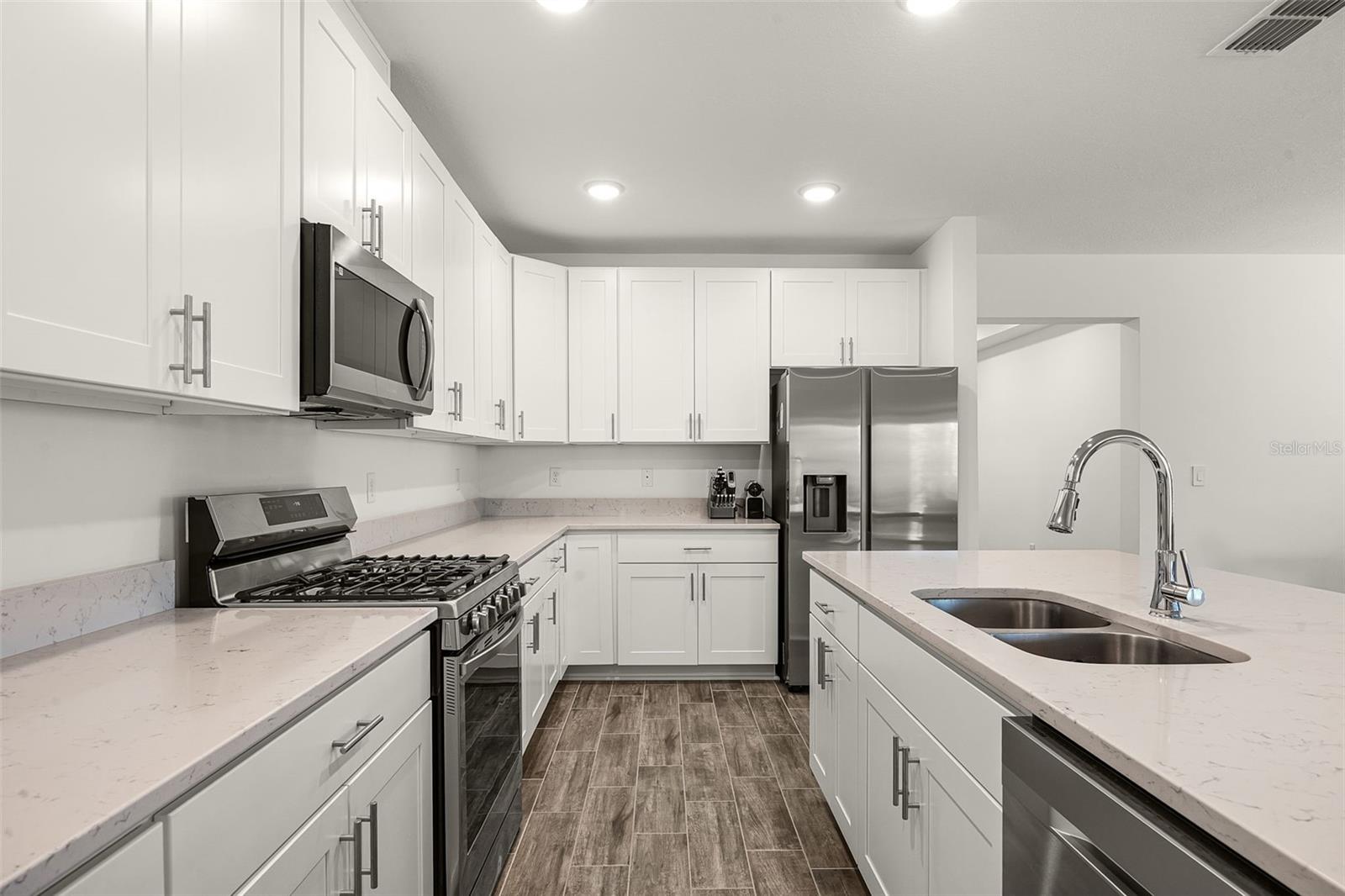 Image 6 of 73 For 1111 Oak Bluff Drive