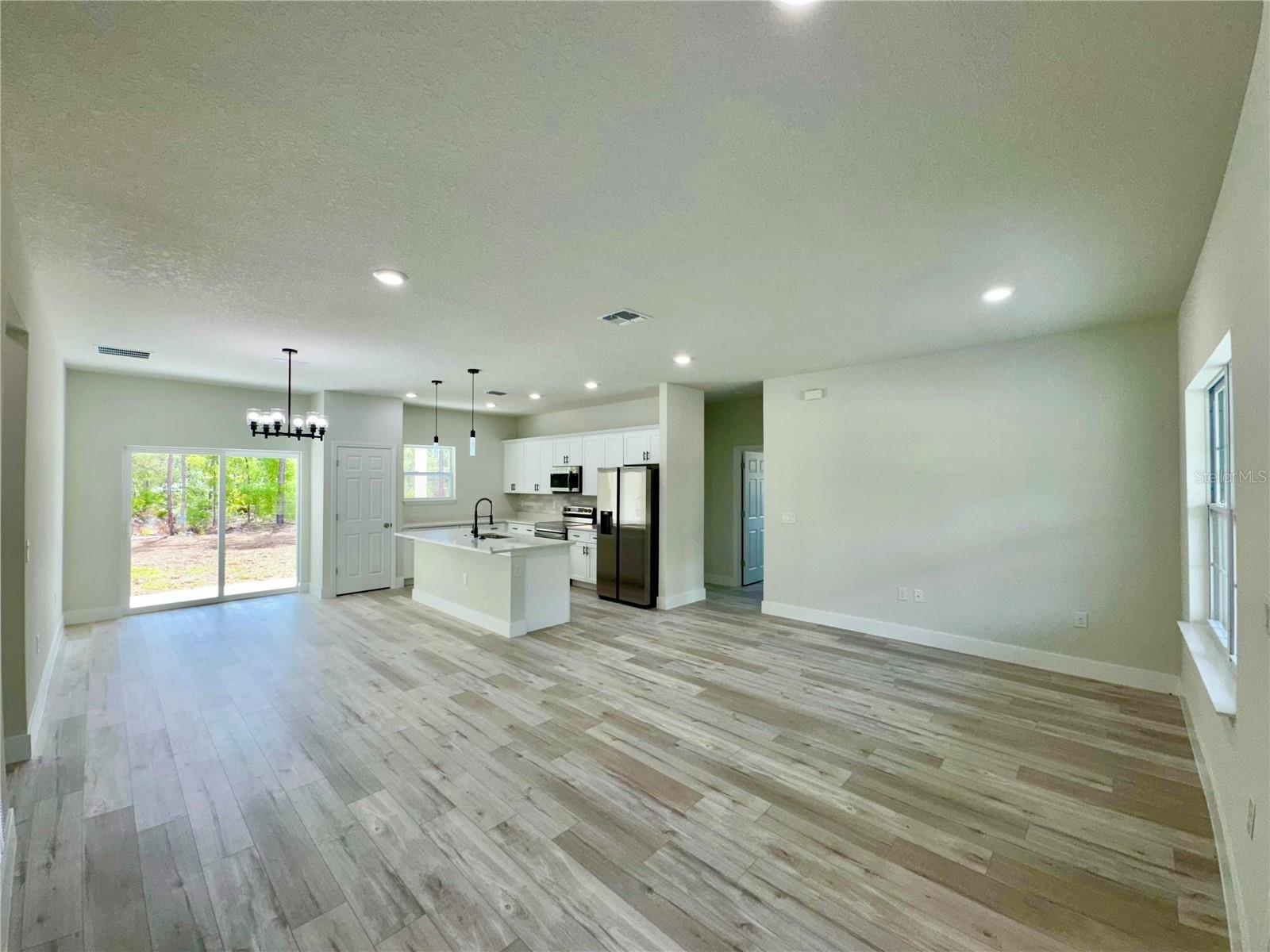 Listing photo id 10 for 7222 Lime Drive