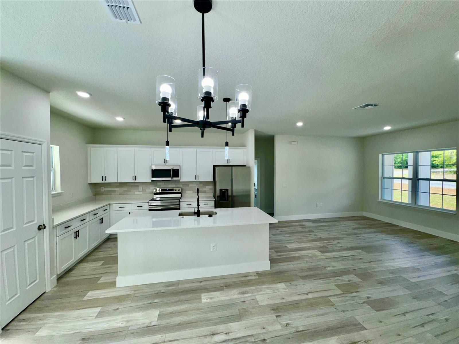 Listing photo id 14 for 7222 Lime Drive