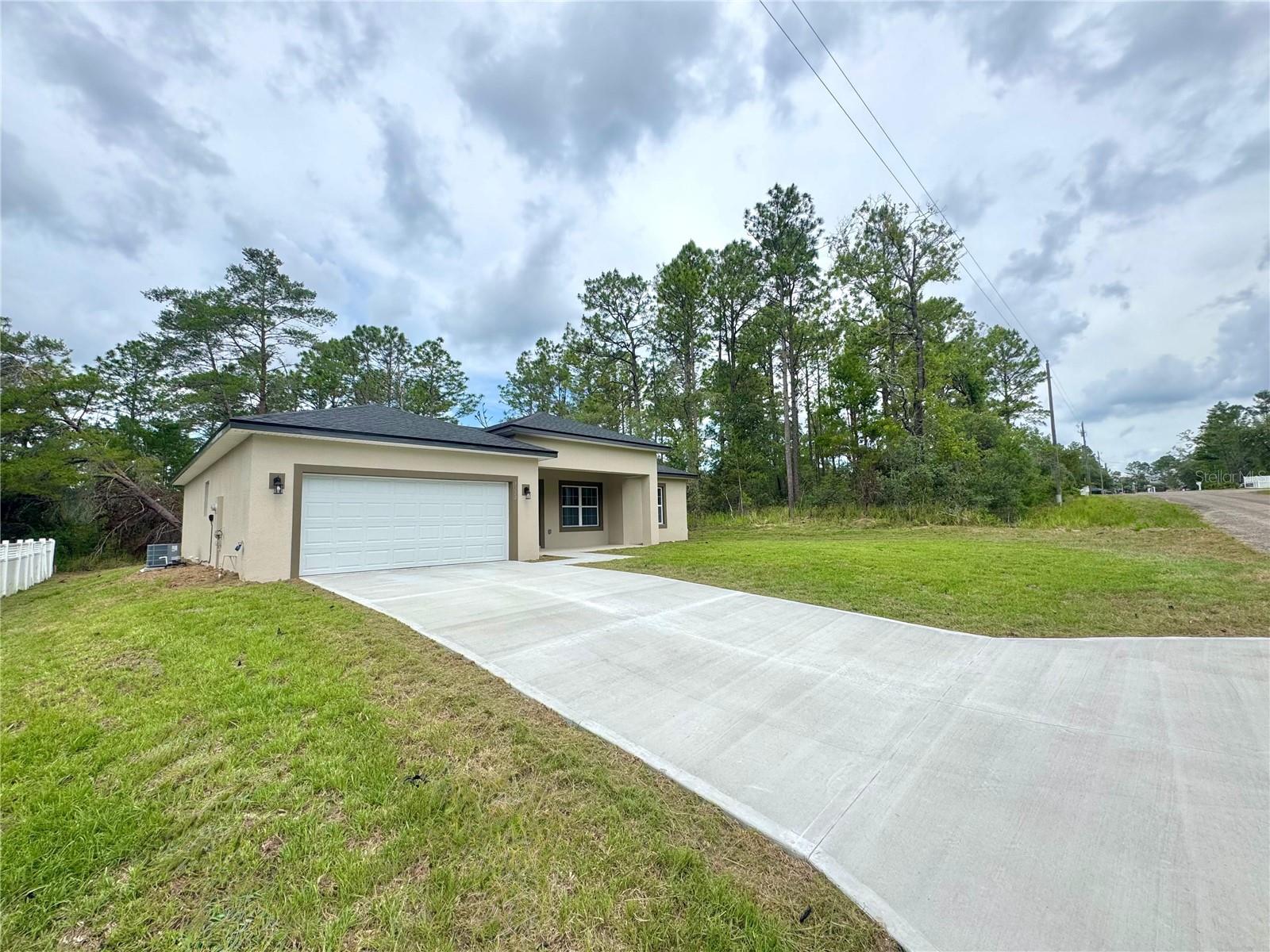 Listing photo id 1 for 7222 Lime Drive