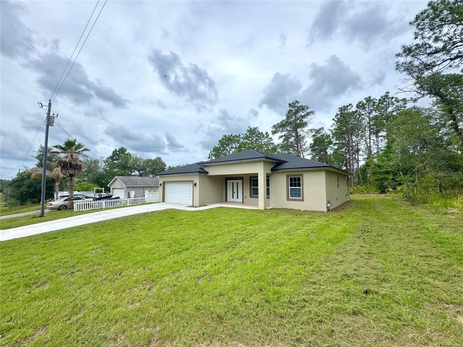 Listing photo id 2 for 7222 Lime Drive