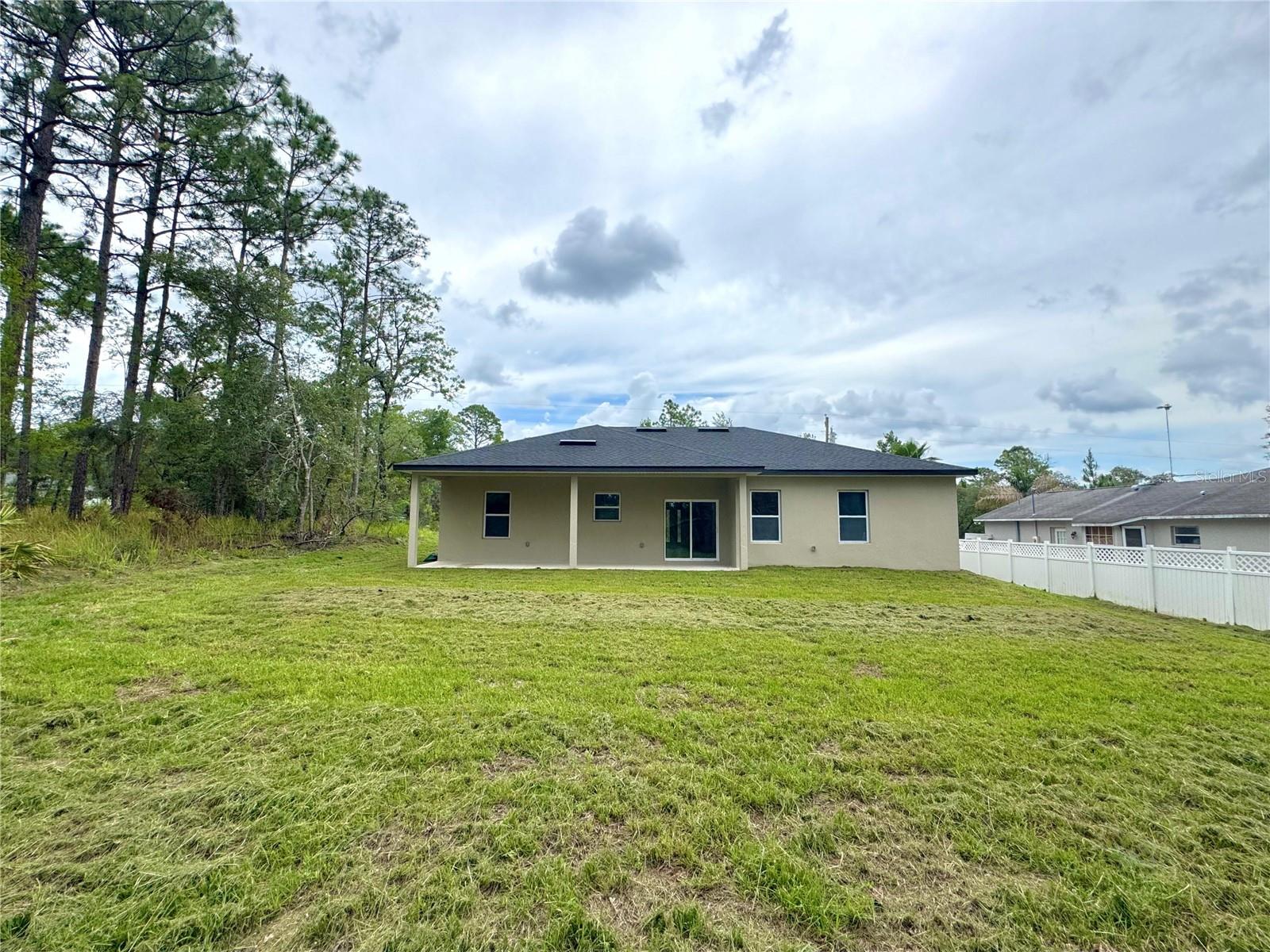 Listing photo id 6 for 7222 Lime Drive