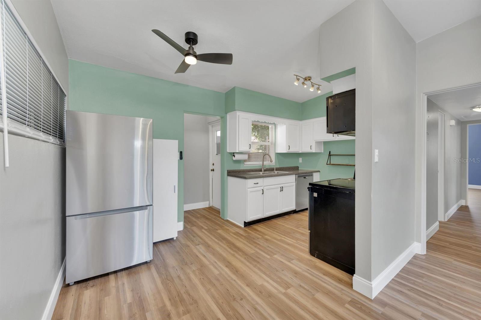 Image 13 of 19 For 2903 Michigan Street A