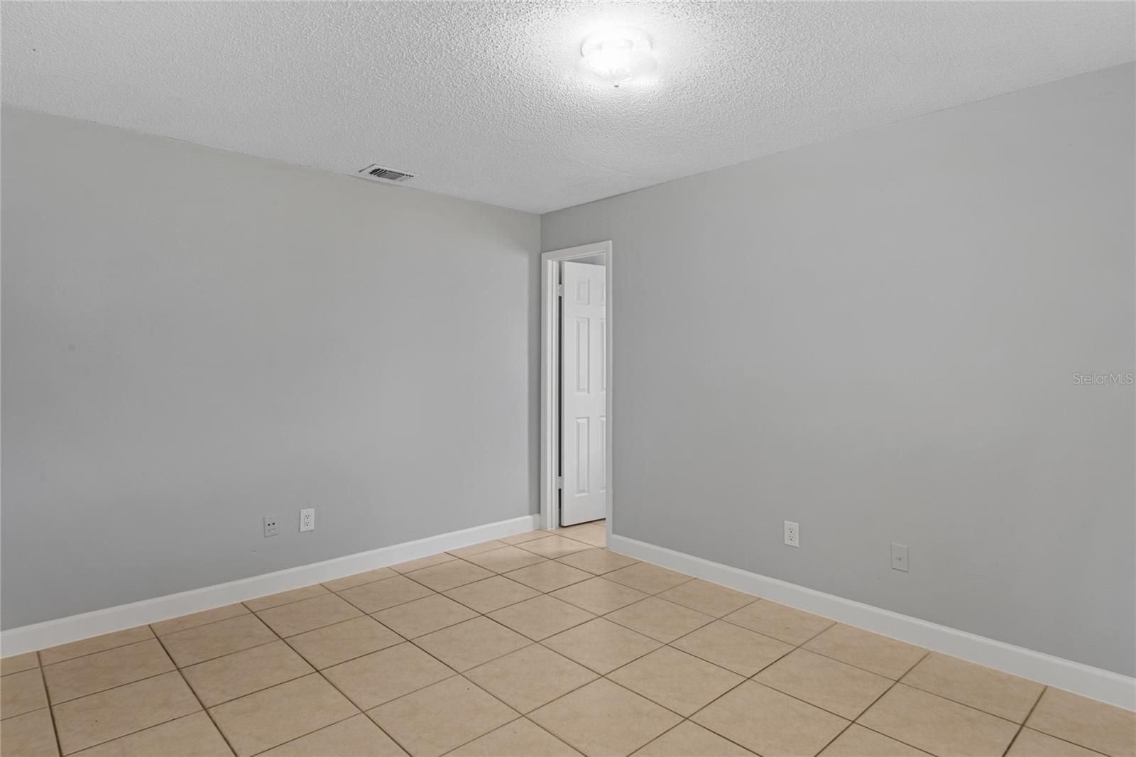 Image 15 of 23 For 5846 Willow Leaf Court