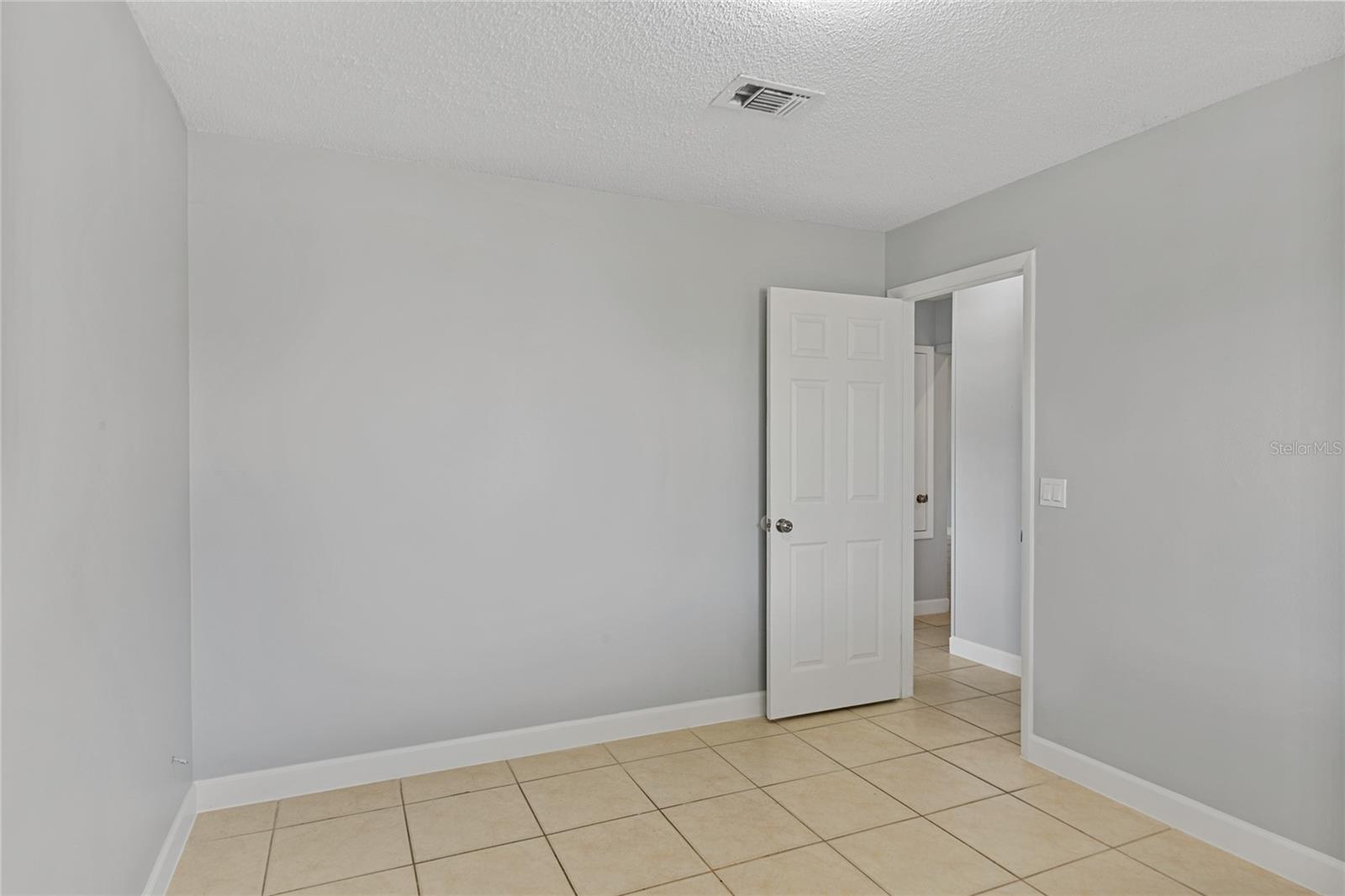 Image 18 of 23 For 5846 Willow Leaf Court