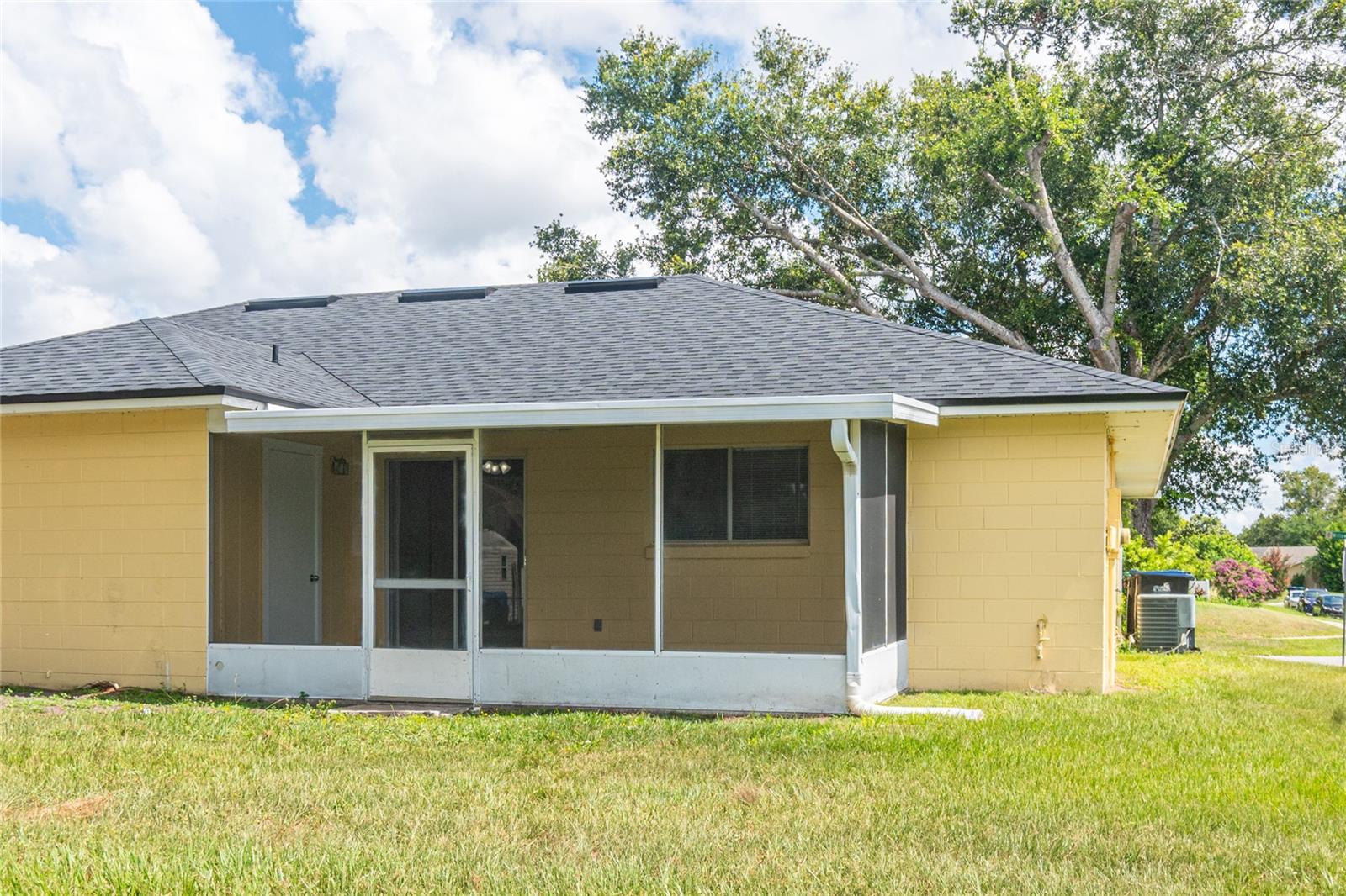 Image 21 of 23 For 5846 Willow Leaf Court