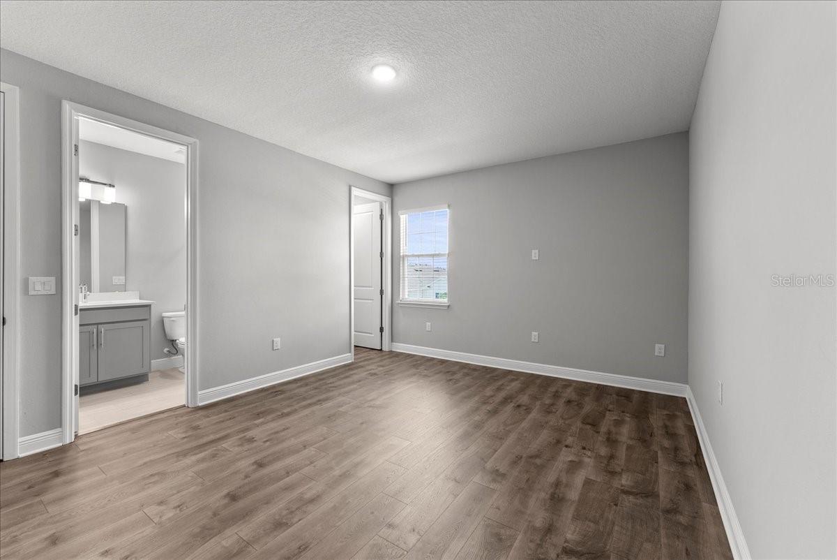 Image 22 of 48 For 19105 Planetree Street