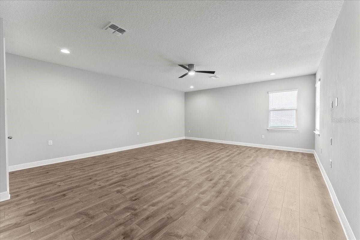 Image 37 of 48 For 19105 Planetree Street