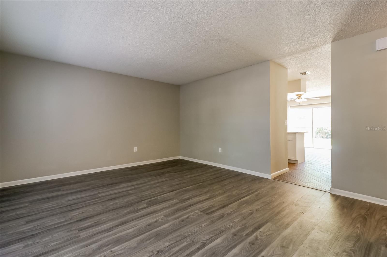 Image 3 of 16 For 2289 Crystalview Court