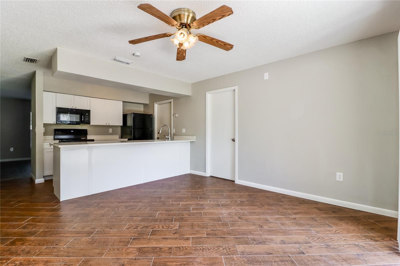 Image 4 of 16 For 2289 Crystalview Court