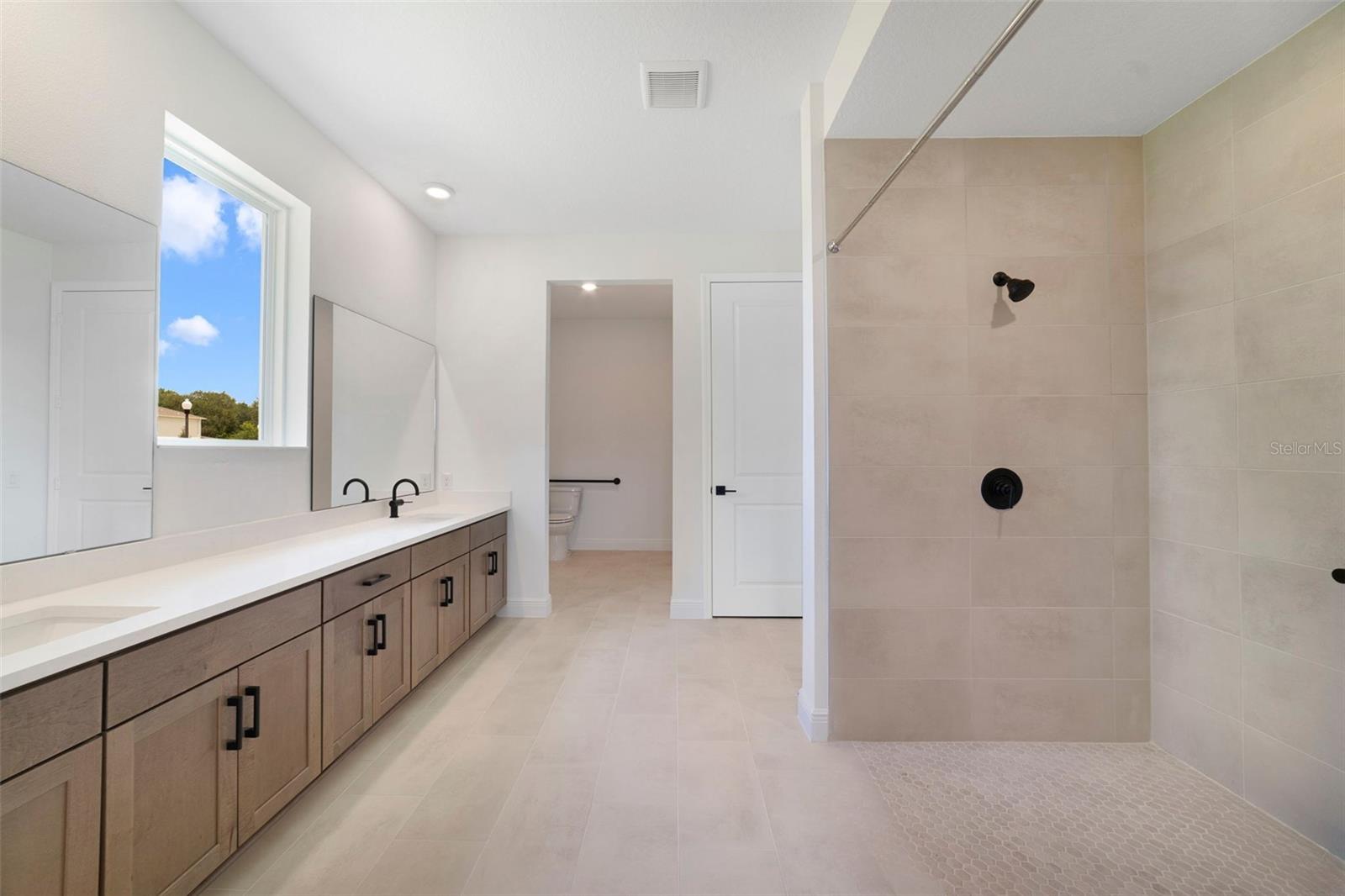 Image 22 of 25 For 3004 Water Clover Court