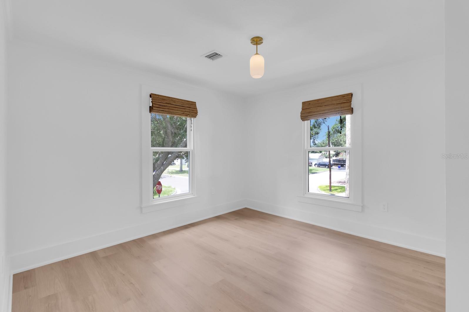 Image 23 of 48 For 1021 Elm Avenue