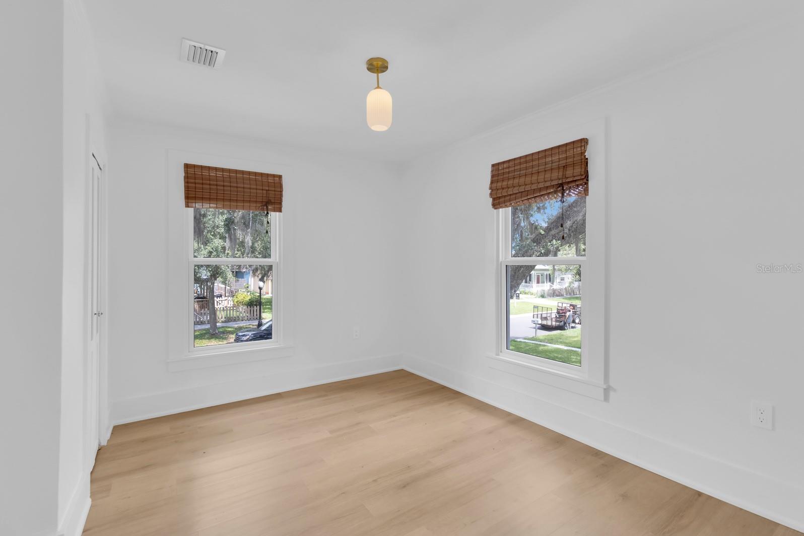 Image 33 of 48 For 1021 Elm Avenue