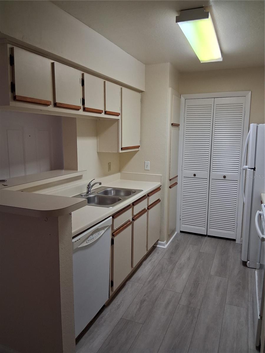 Image 7 of 12 For 5533 Chrishire Way 203