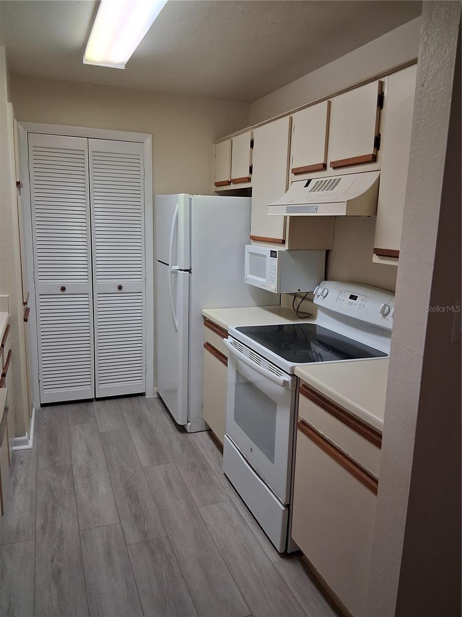 Image 8 of 12 For 5533 Chrishire Way 203