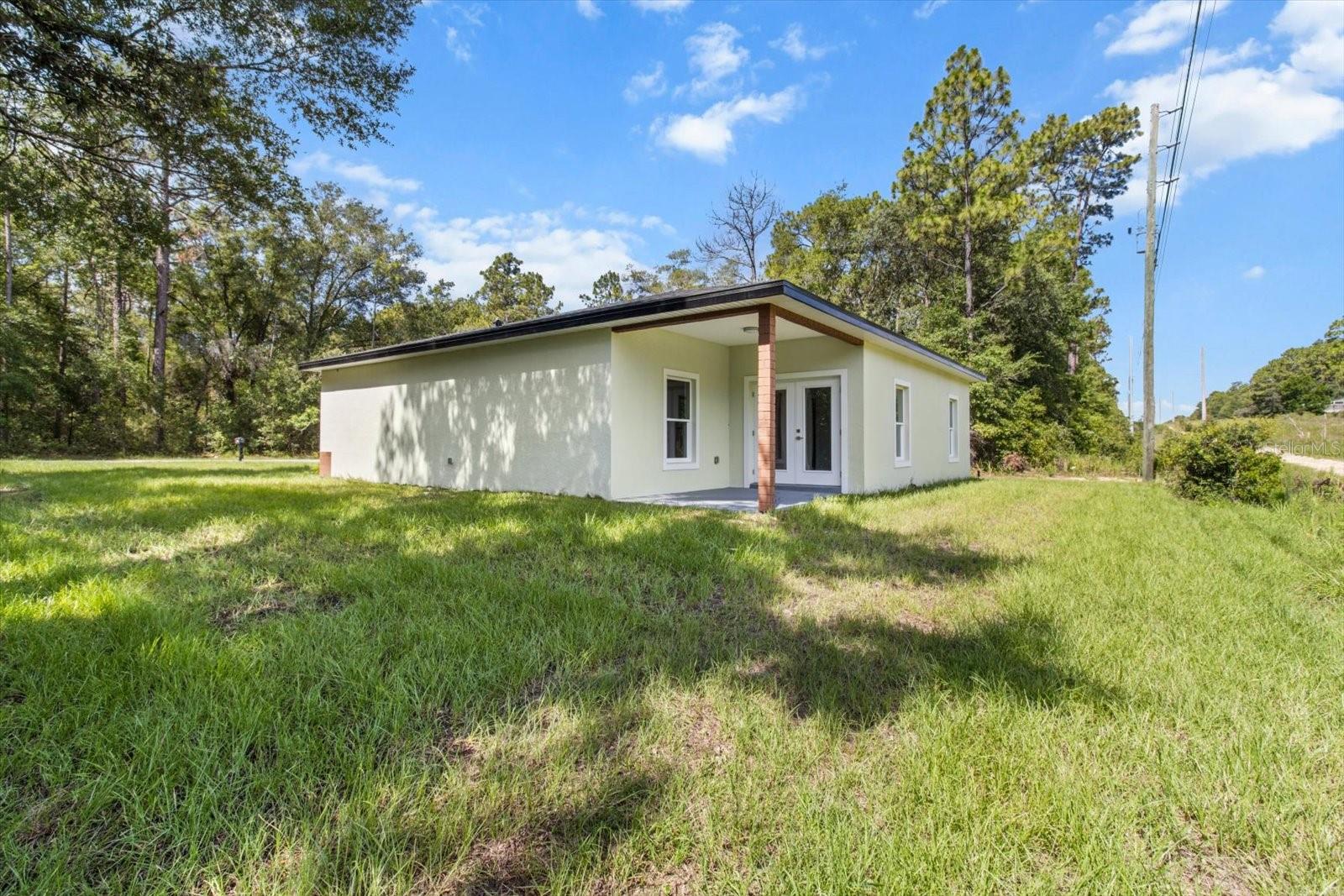 Listing photo id 9 for 2611 Royal Palm Drive