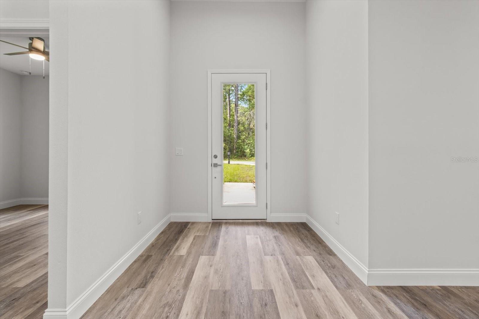 Listing photo id 14 for 2611 Royal Palm Drive
