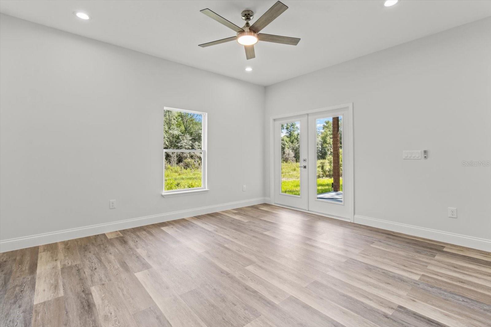 Listing photo id 18 for 2611 Royal Palm Drive