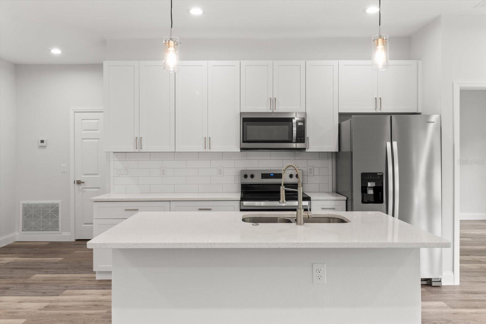 Listing photo id 20 for 2611 Royal Palm Drive