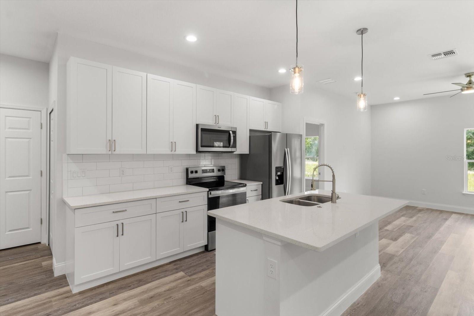 Listing photo id 22 for 2611 Royal Palm Drive
