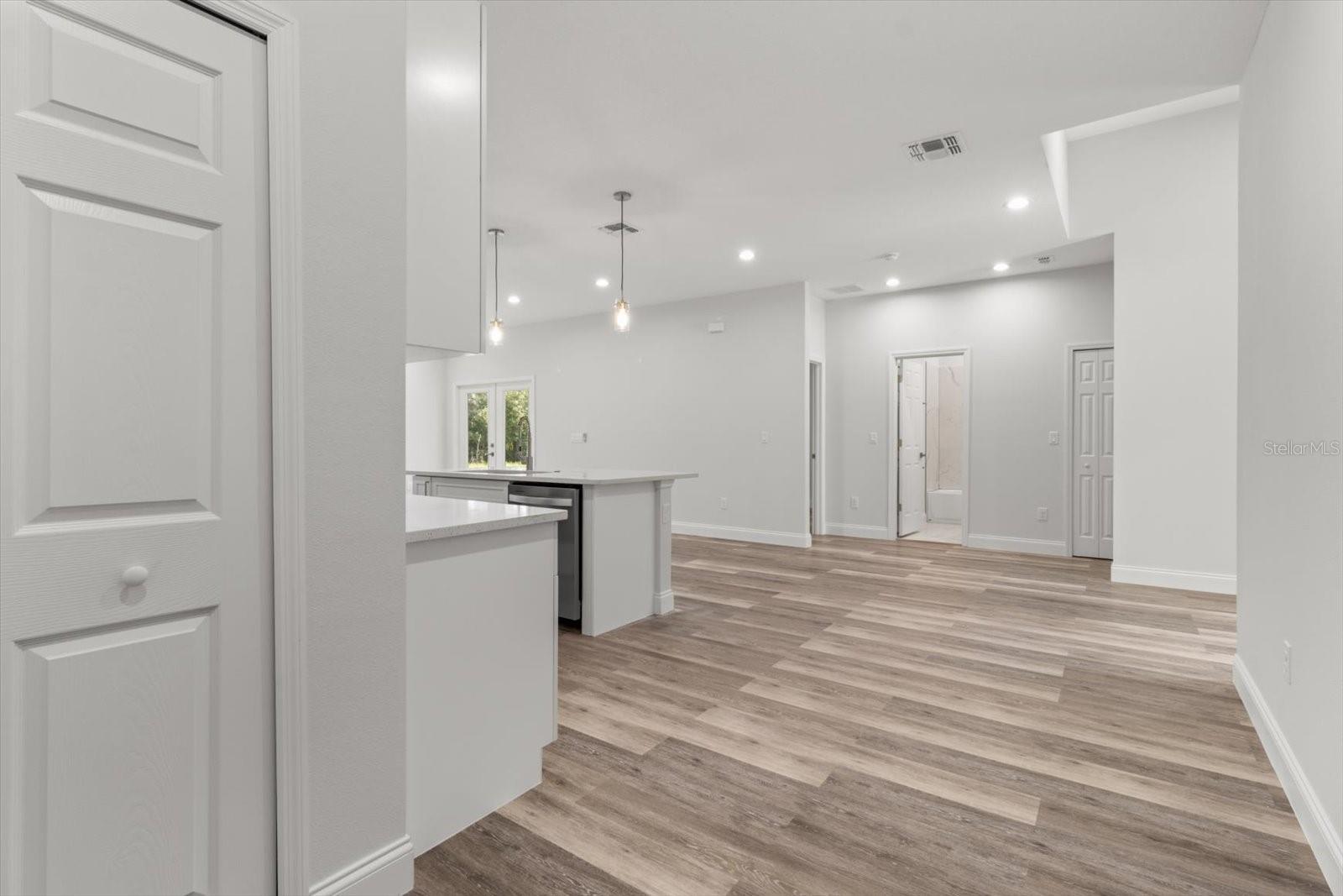 Listing photo id 25 for 2611 Royal Palm Drive