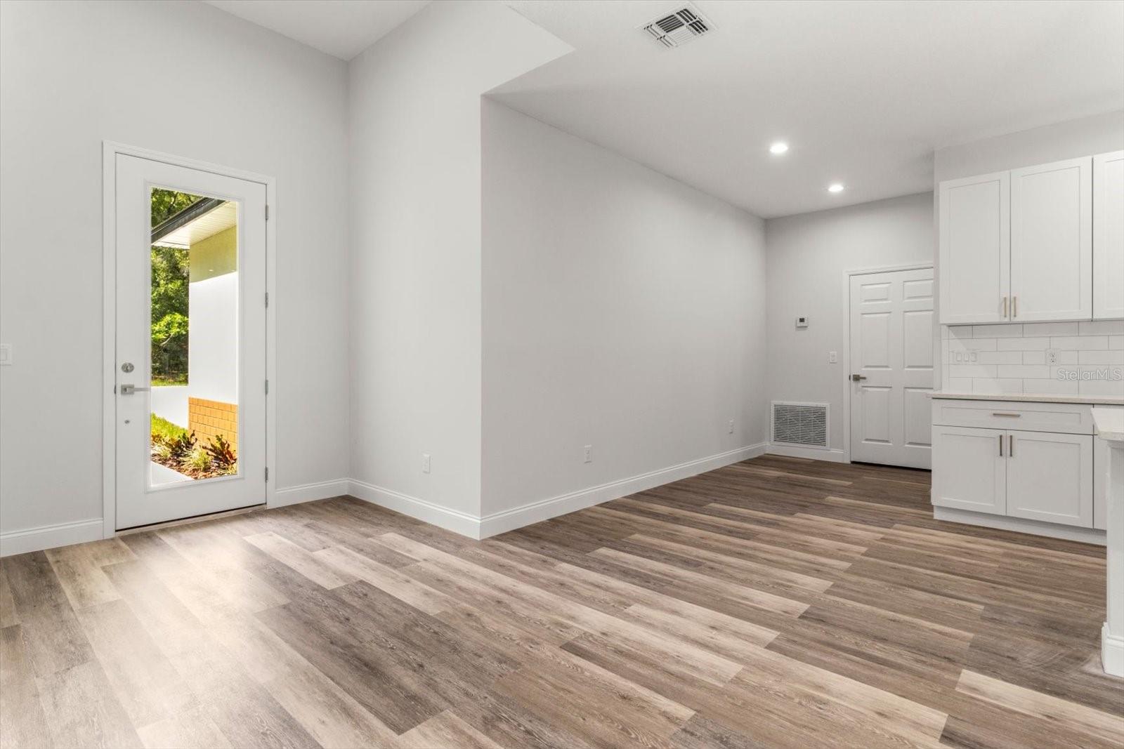 Listing photo id 26 for 2611 Royal Palm Drive