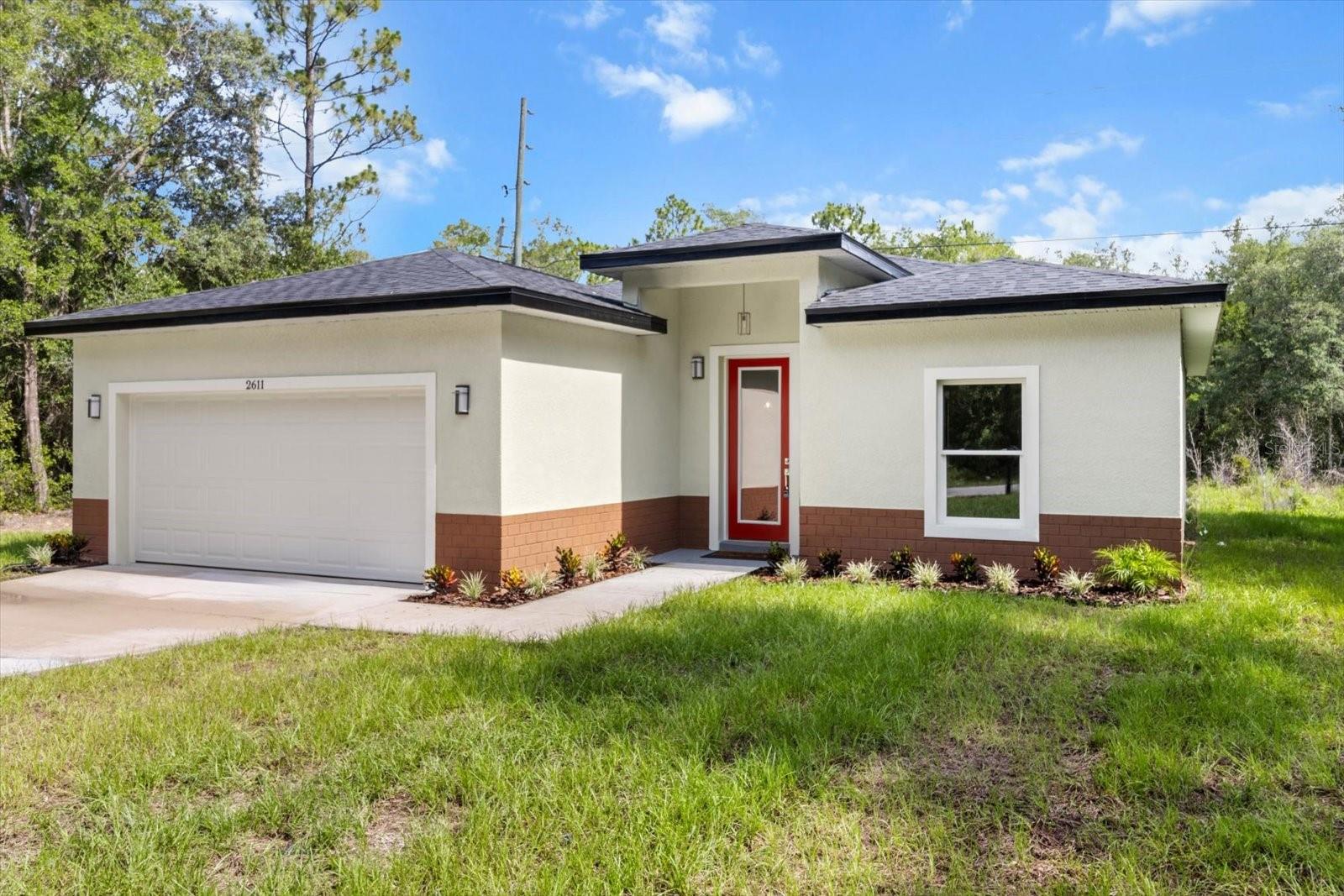 Listing photo id 1 for 2611 Royal Palm Drive