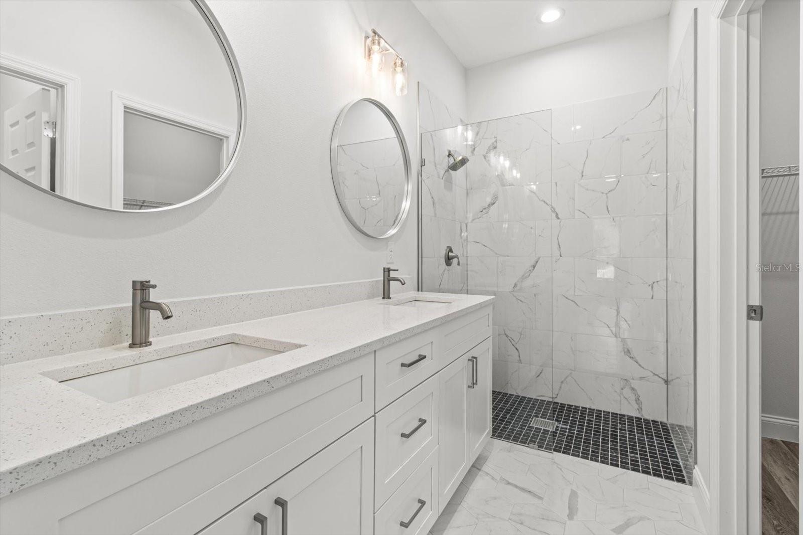 Listing photo id 28 for 2611 Royal Palm Drive