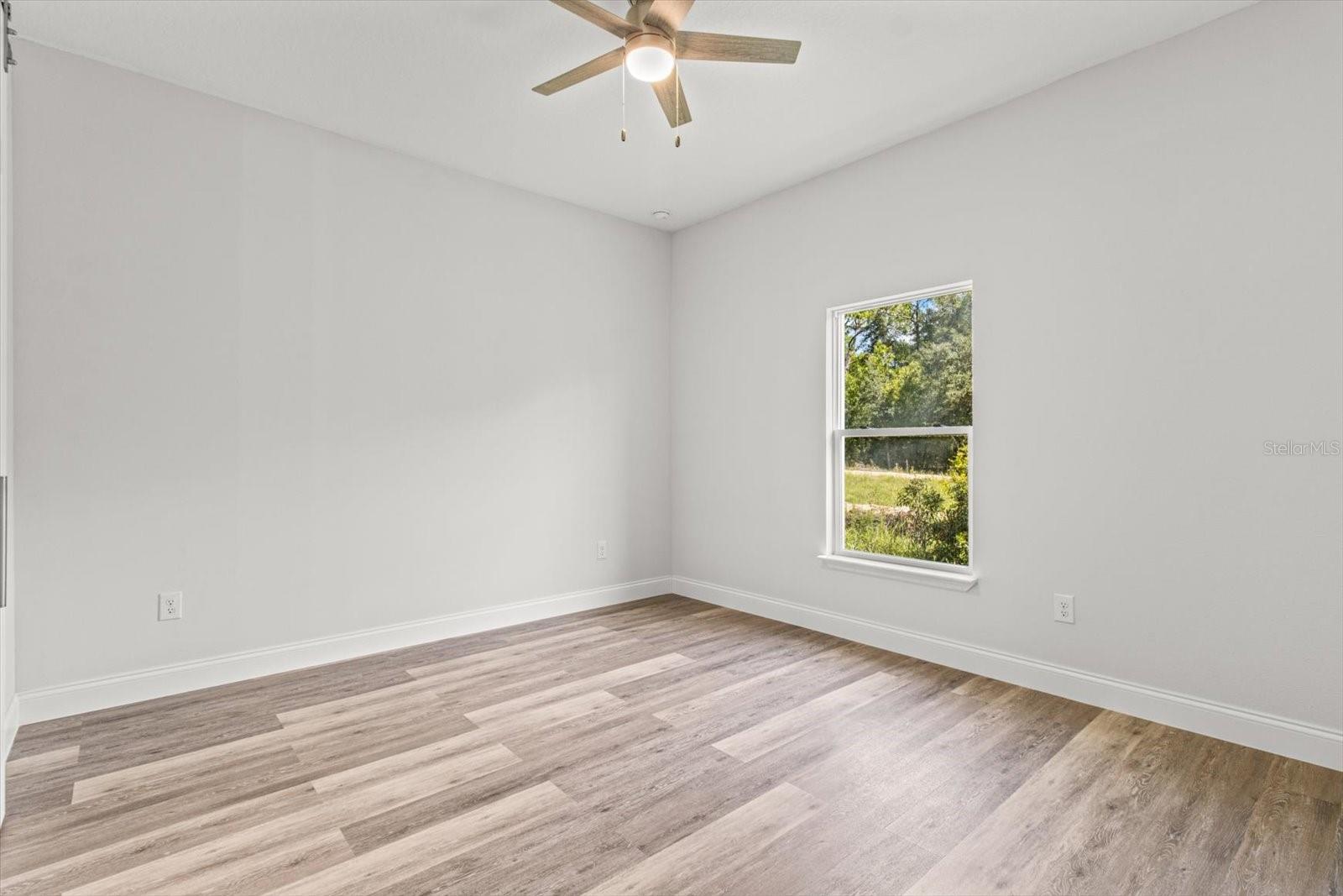 Listing photo id 31 for 2611 Royal Palm Drive