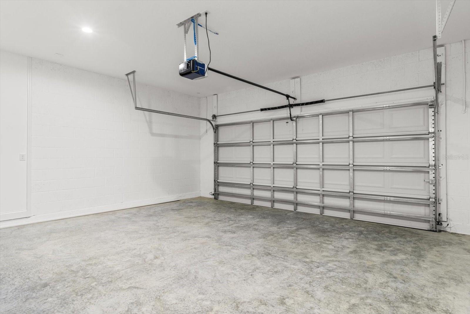 Listing photo id 37 for 2611 Royal Palm Drive