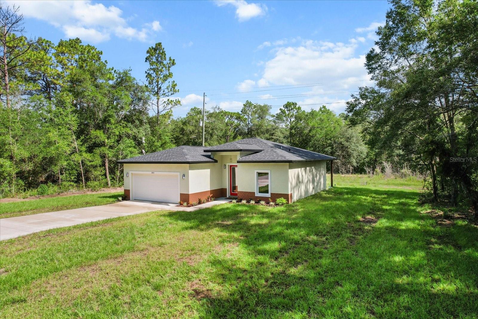Listing photo id 2 for 2611 Royal Palm Drive