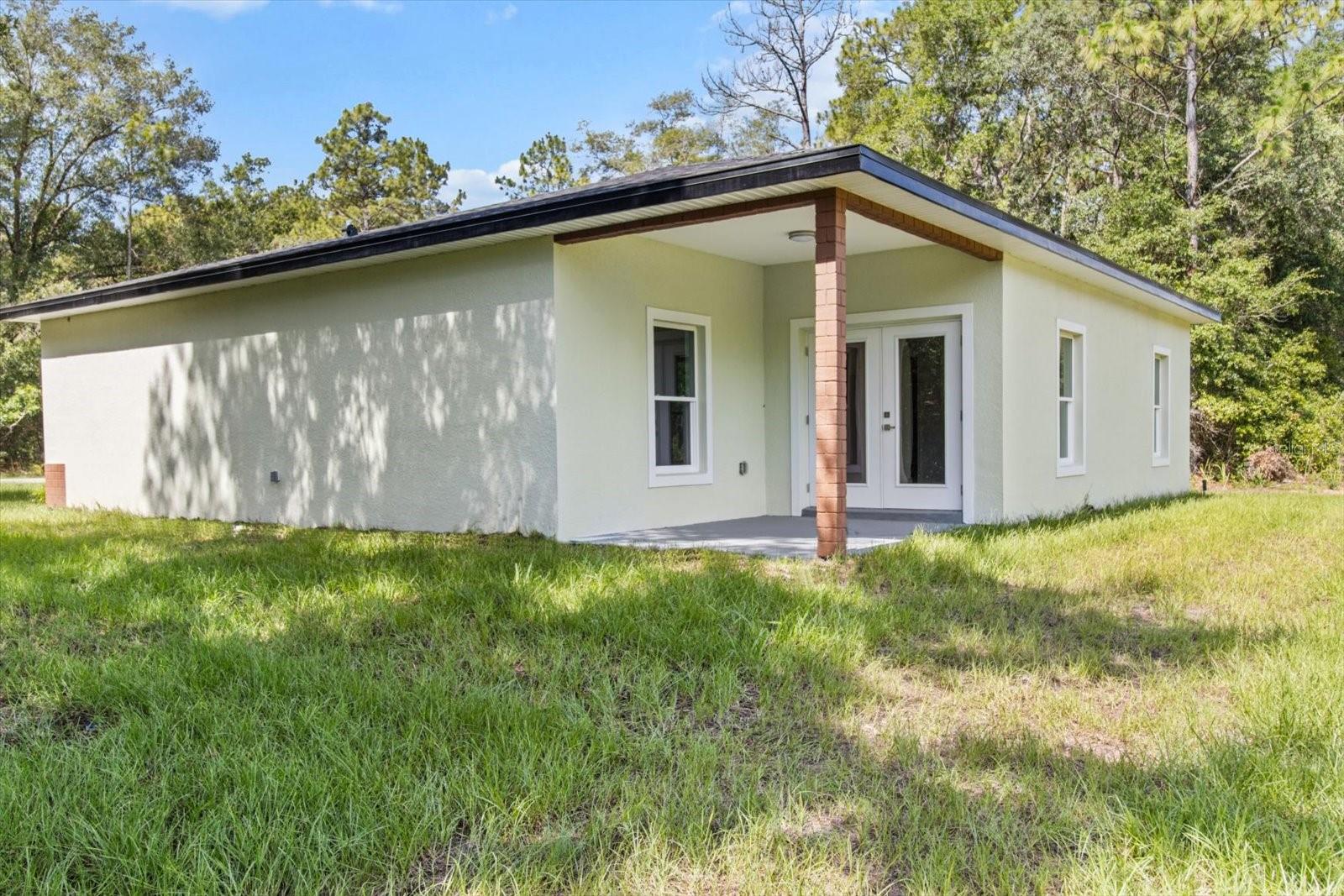 Listing photo id 6 for 2611 Royal Palm Drive