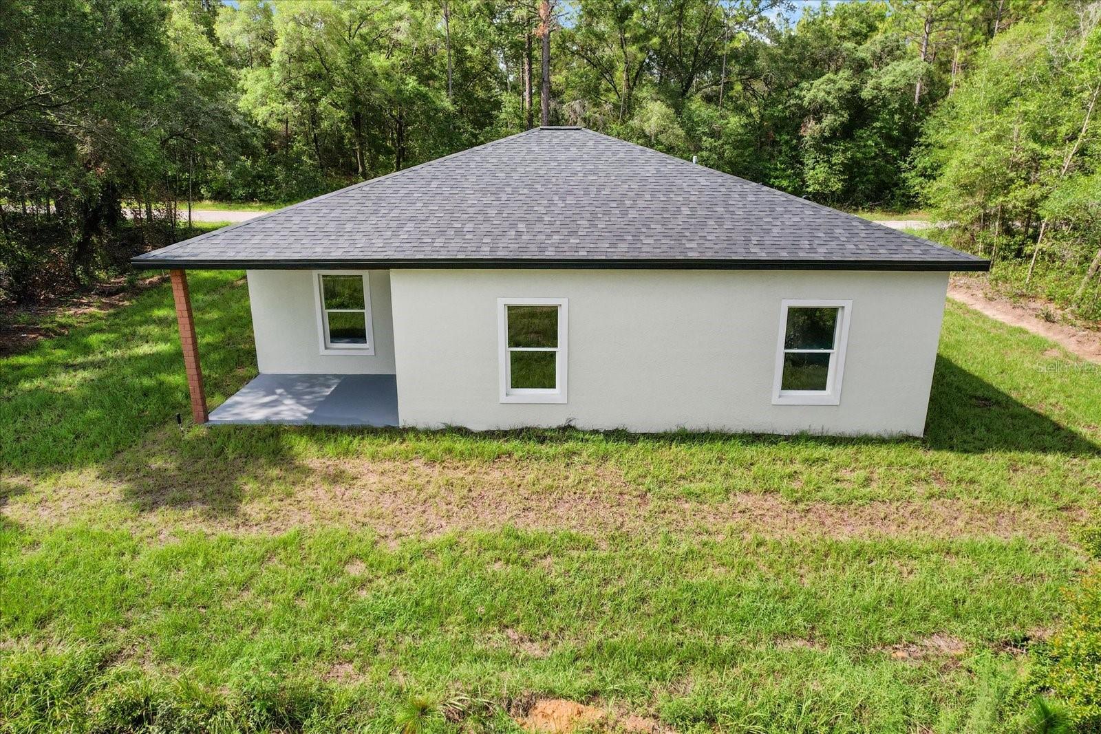 Listing photo id 7 for 2611 Royal Palm Drive