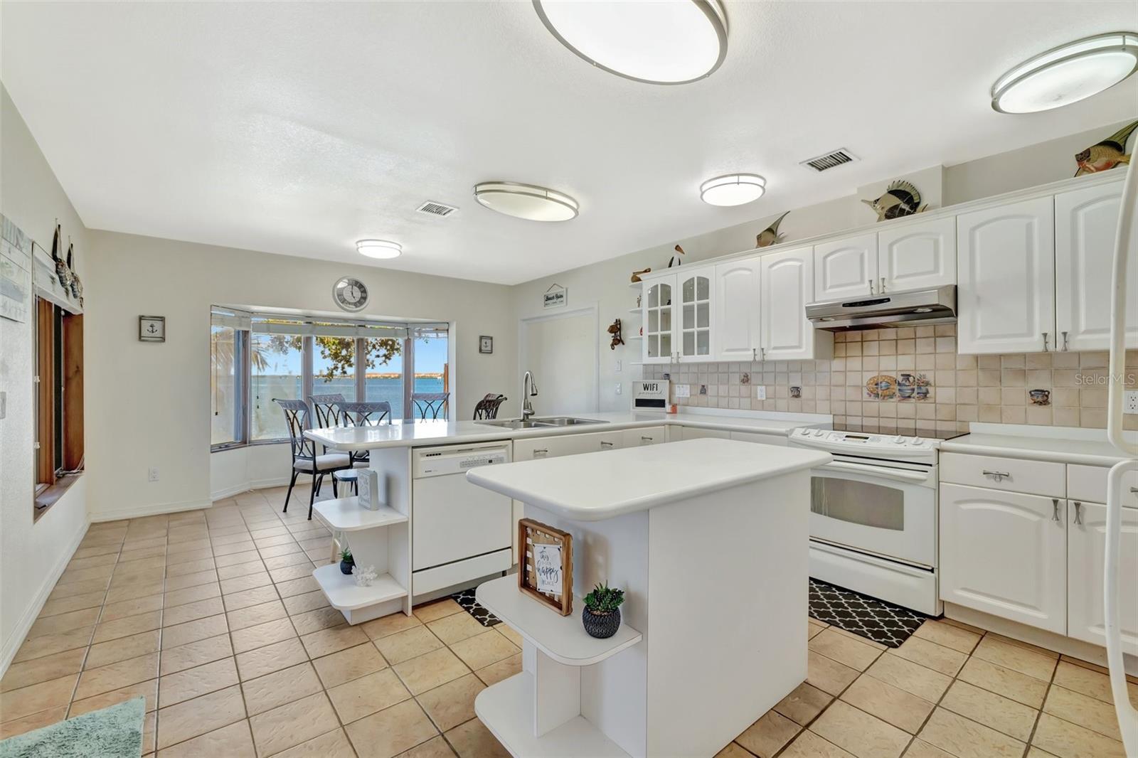 Image 12 of 46 For 1701 Bayshore Drive