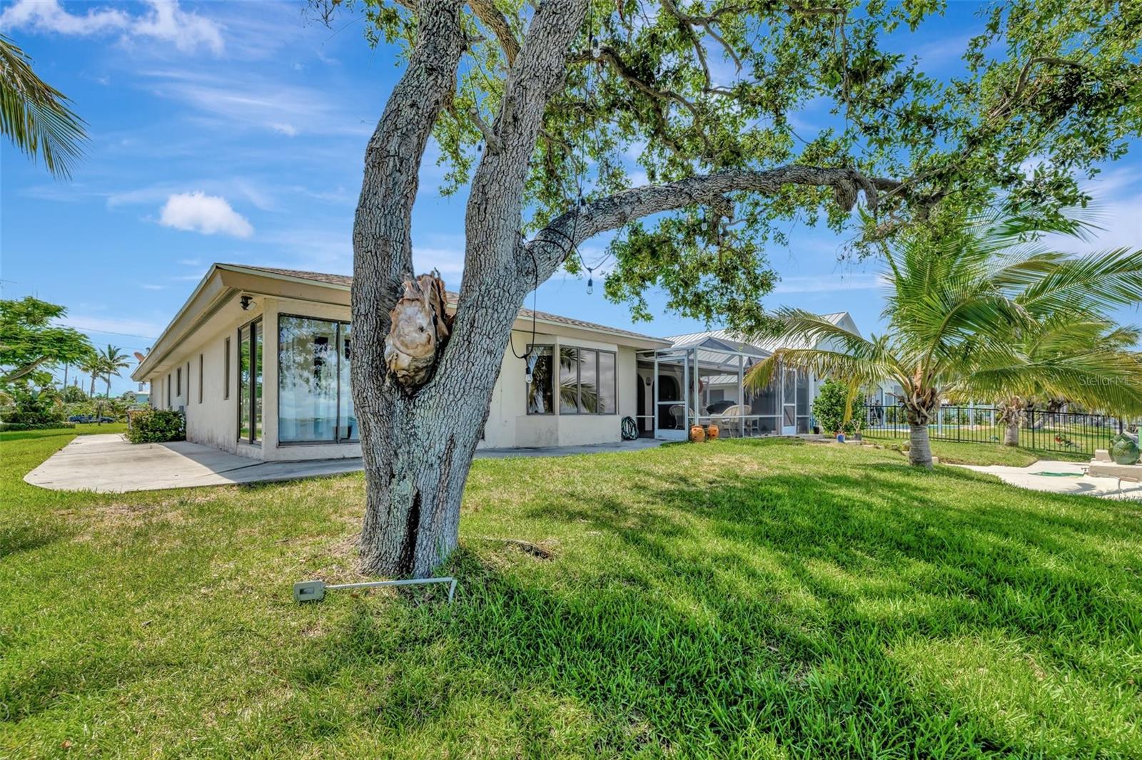 Image 38 of 46 For 1701 Bayshore Drive