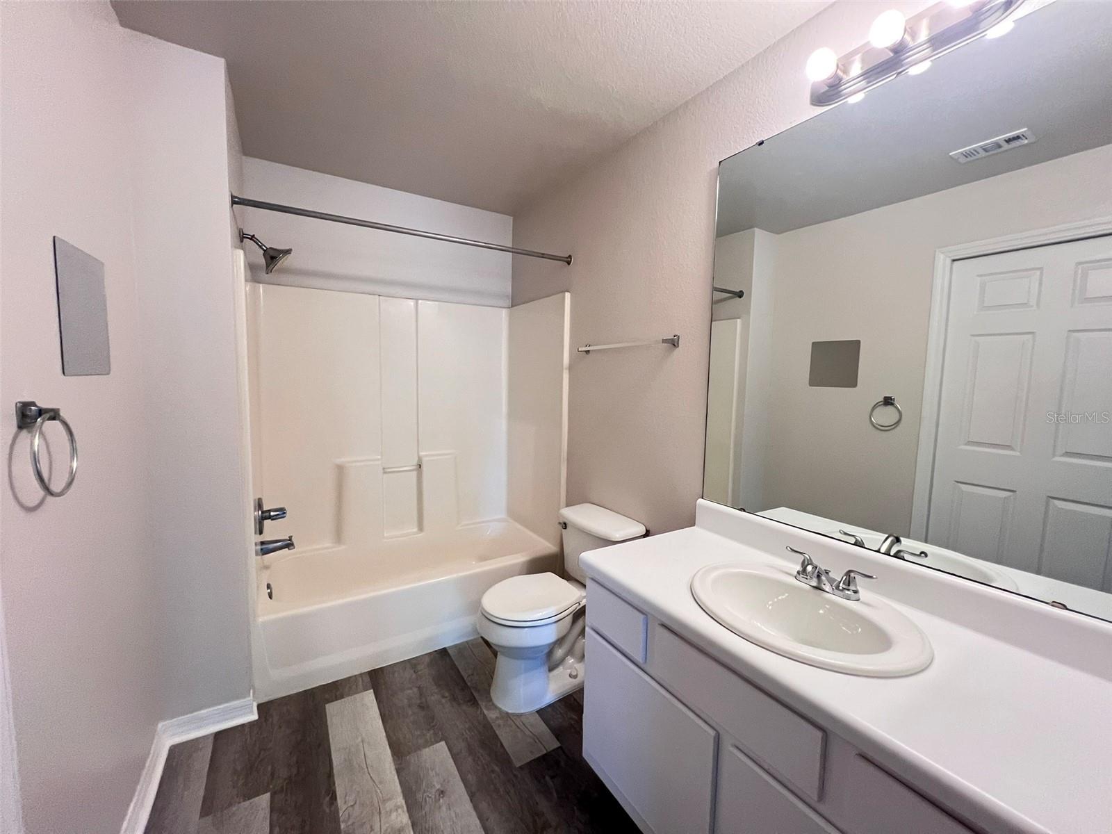 Image 10 of 21 For 5451 Vineland Road 2214
