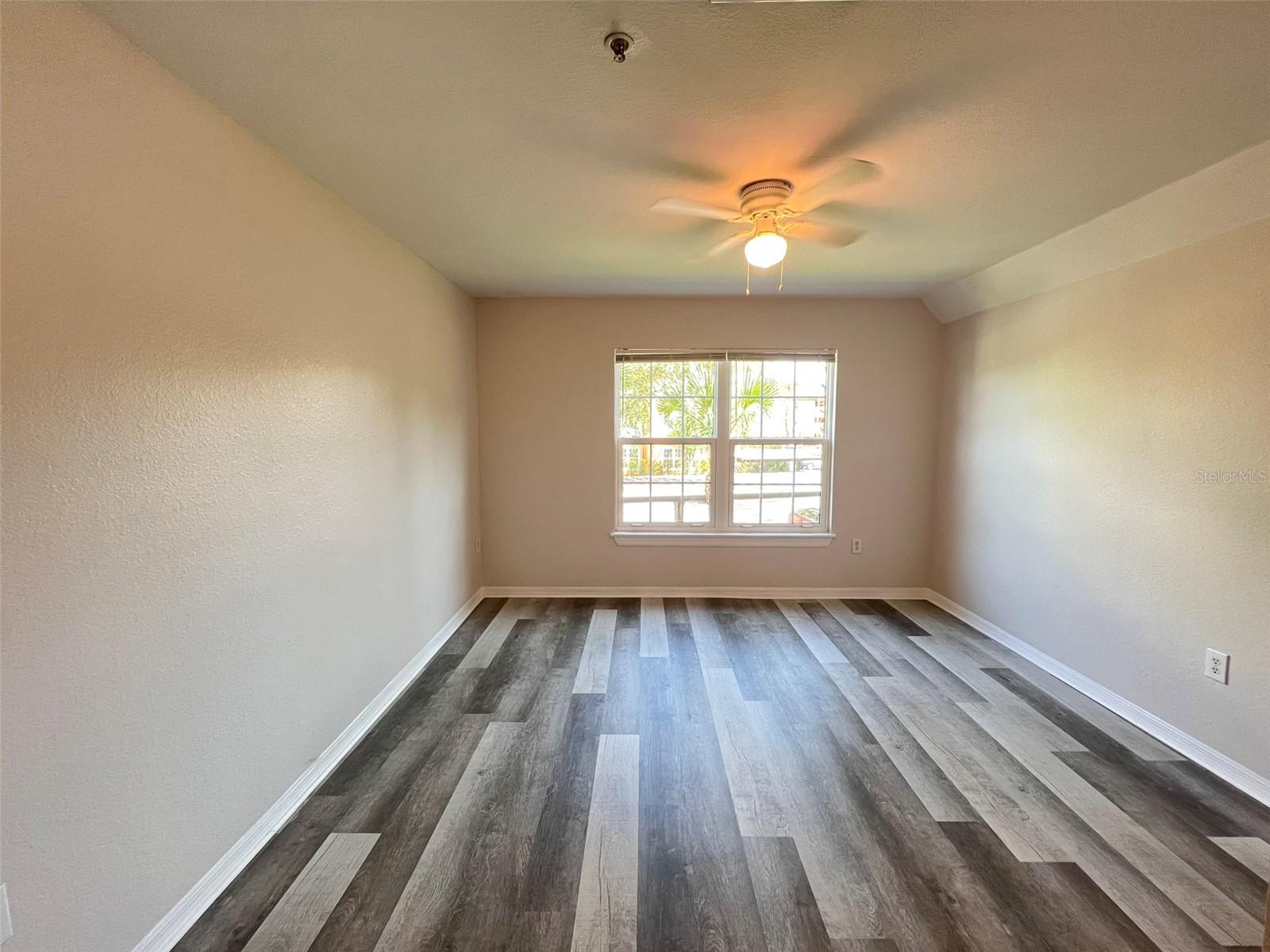 Image 11 of 21 For 5451 Vineland Road 2214