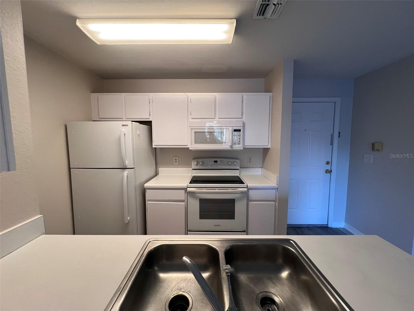 Image 5 of 21 For 5451 Vineland Road 2214