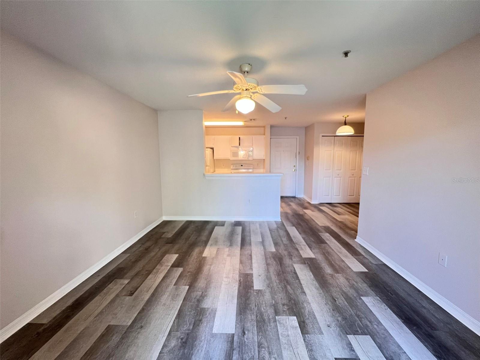 Image 8 of 21 For 5451 Vineland Road 2214