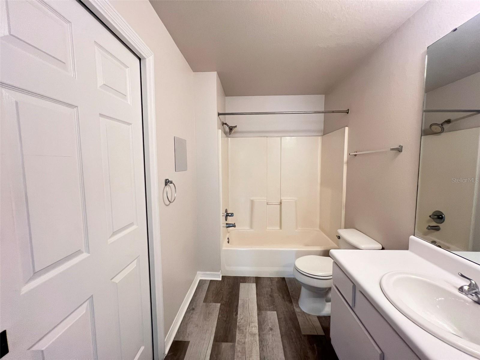 Image 9 of 21 For 5451 Vineland Road 2214